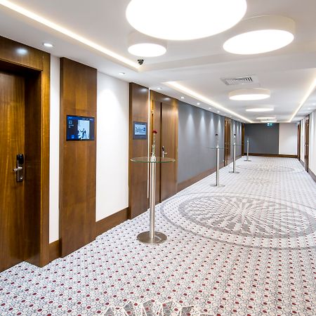 Radisson Blu Hotel Вроцлав Экстерьер фото A corridor on the 10th floor
