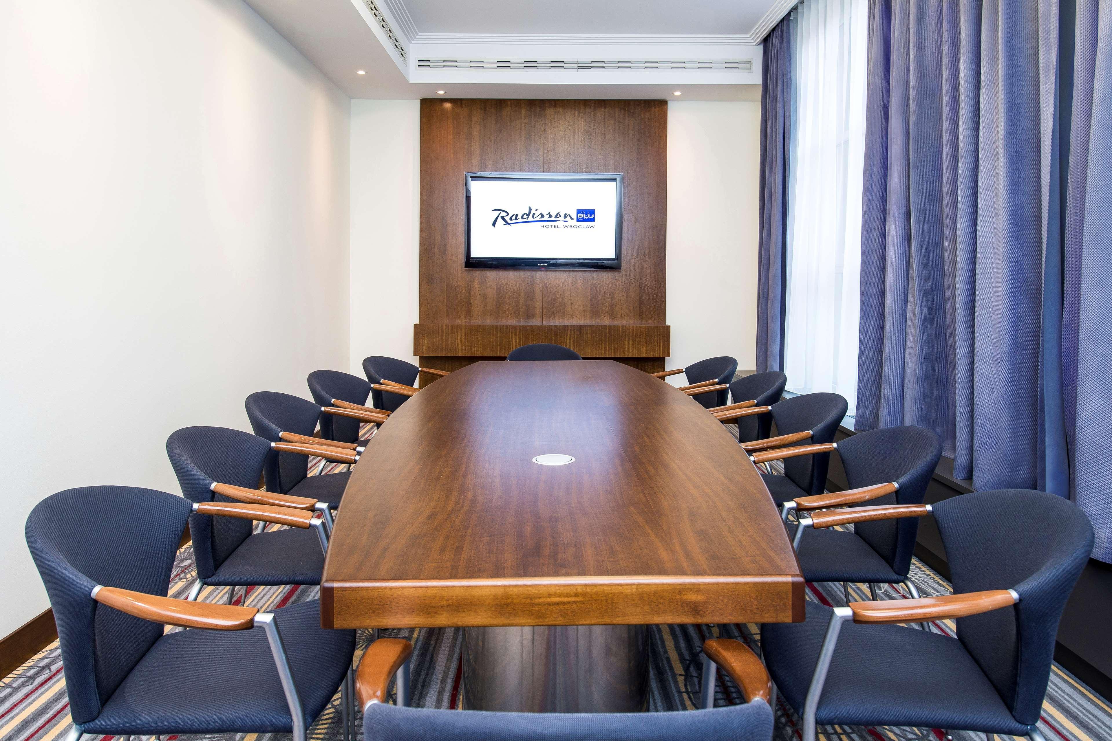 Radisson Blu Hotel Вроцлав Экстерьер фото Meeting room