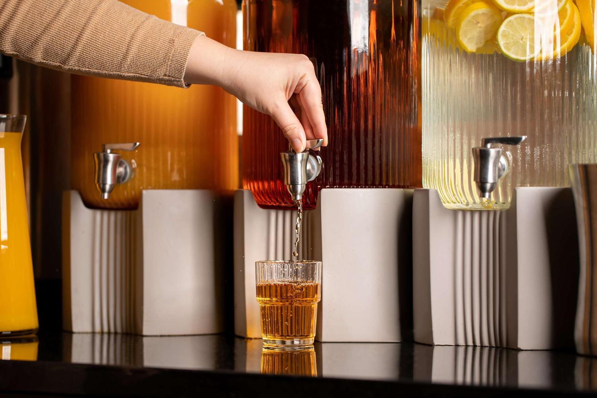 Radisson Blu Hotel Вроцлав Экстерьер фото A beverage dispenser