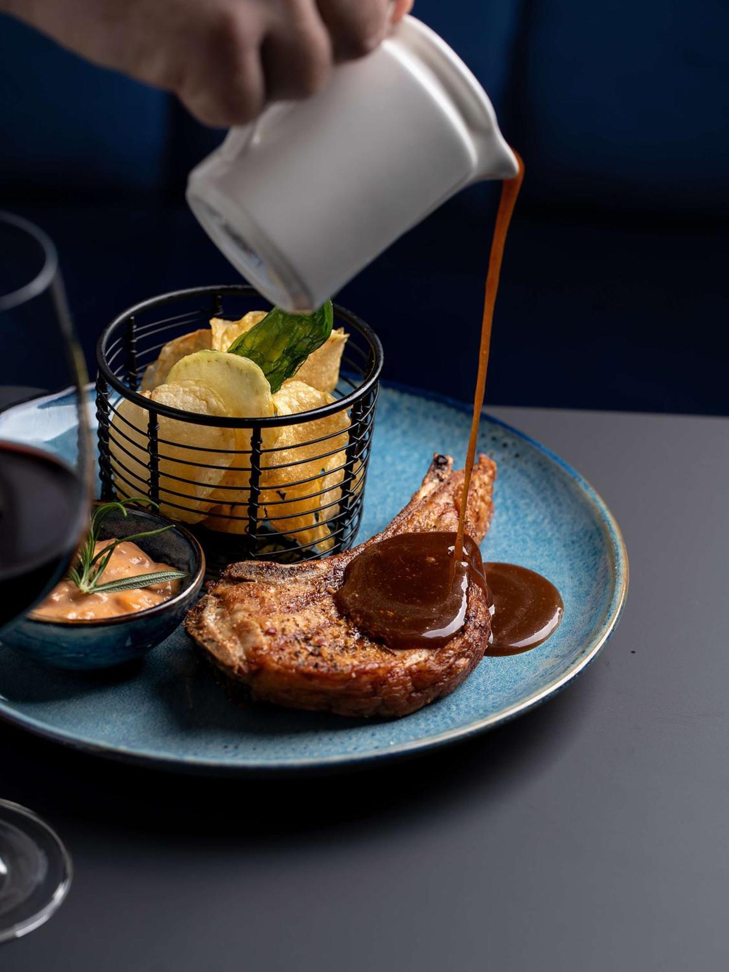 Radisson Blu Hotel Вроцлав Экстерьер фото A steak with a side of mashed potatoes and a sauce